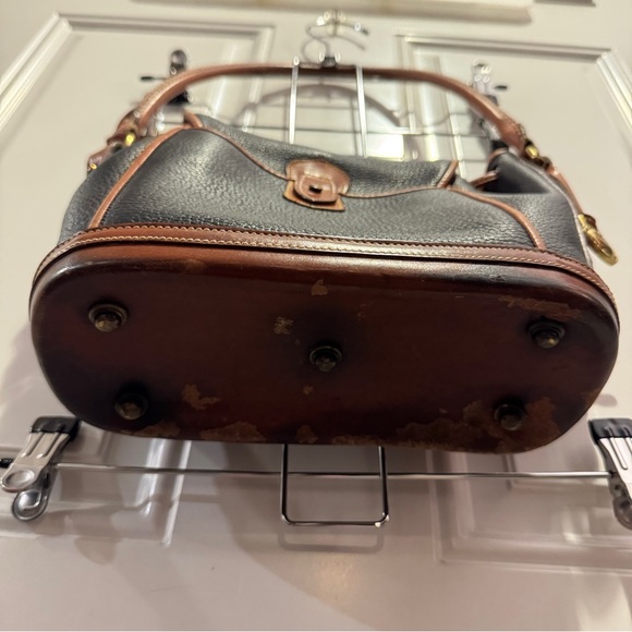 Dooney & Bourke All Weather Leather Collection: Dover Carrier Bag Vintage - Picture 9 of 15